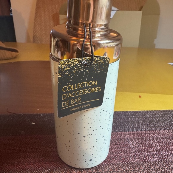 Gold and Cream Bar drink shaker - Picture 1 of 5